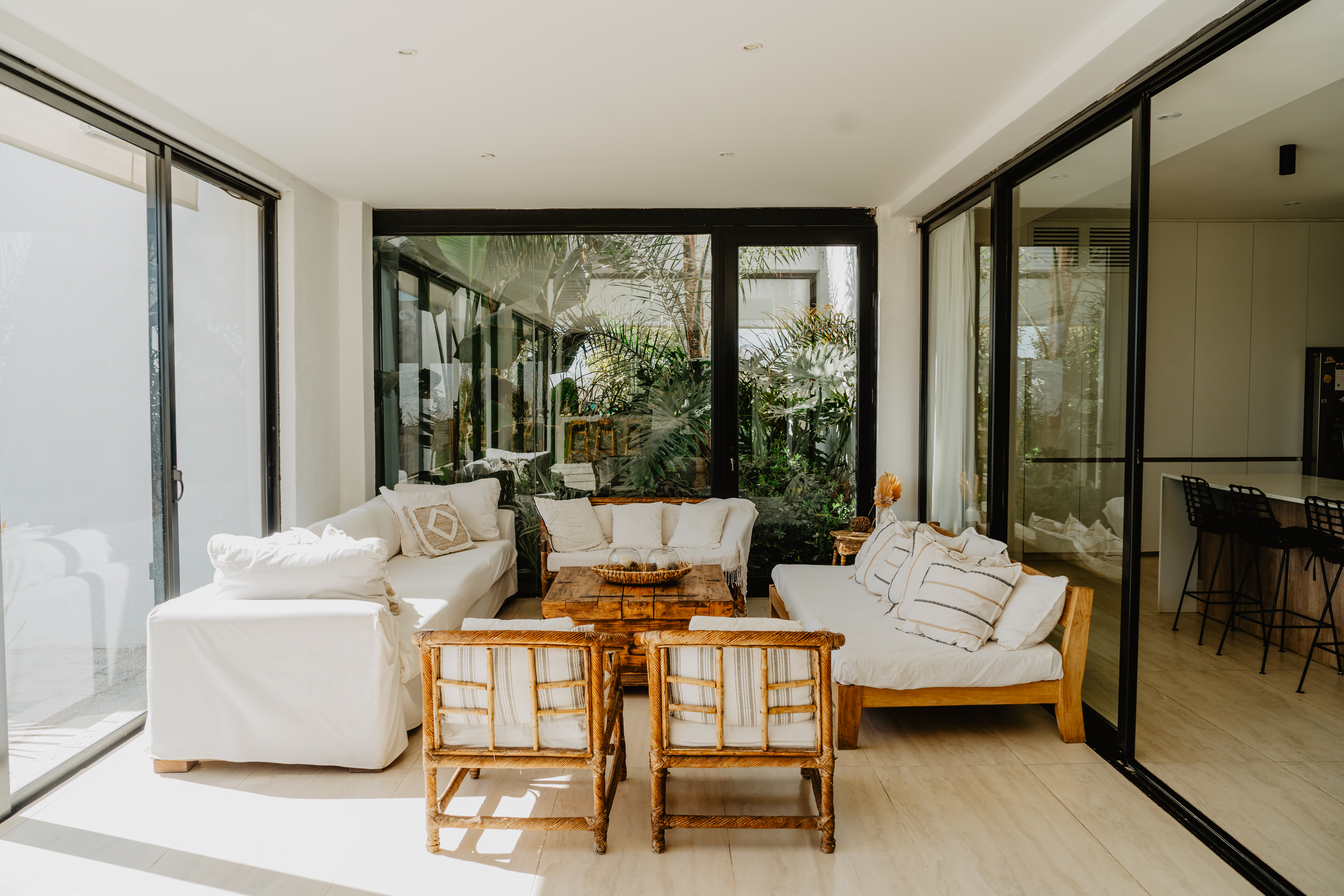 633
